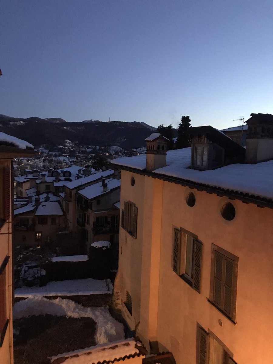 forzaebellezza's tweet photo. Almeno c’è il sole in questo ultimo giorno del 2020... https://t.co/f0ow29PnlI