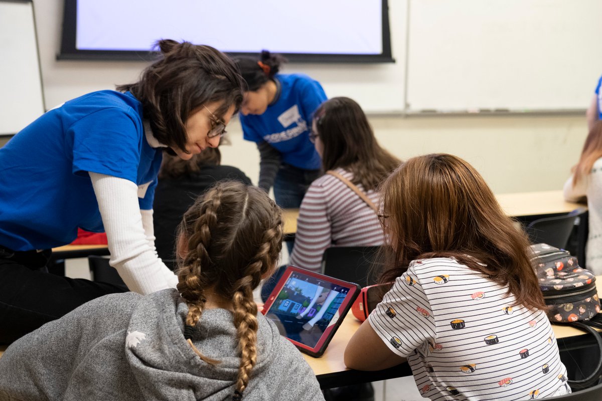 wisekidnetic's tweet image. 2020 Highlight: The Annual Go Code Girl Event! With our partners - STEAM, UMSATS, &amp;amp; Canada Learning Code, we provided 87 girls with the opportunity to explore Computer Science &amp;amp; Engineering from experts in the field! What a fun and educational day! #GoCodeGirl #STEMinMantoba