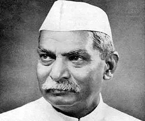 10. India's first President only took 50% of his salaryWhen Dr Rajendra Prasad was appointed the President of India, he only took 50% of his salary(Rs 10,000),claiming he did not require more than that. Towards the end of his 12-year tenure he only took 25% of his salary.