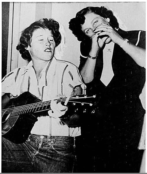 bertyashley's tweet photo. An excellent seamstress, sewed many of her on clothes and also winning the South Texas State Fair.
She was also an excellent singer and harmonica player, even having a record released by Mercury Records. She didnt too well at school so she dropped out to play basketball
#Babe2 https://t.co/OAPclcuVn5