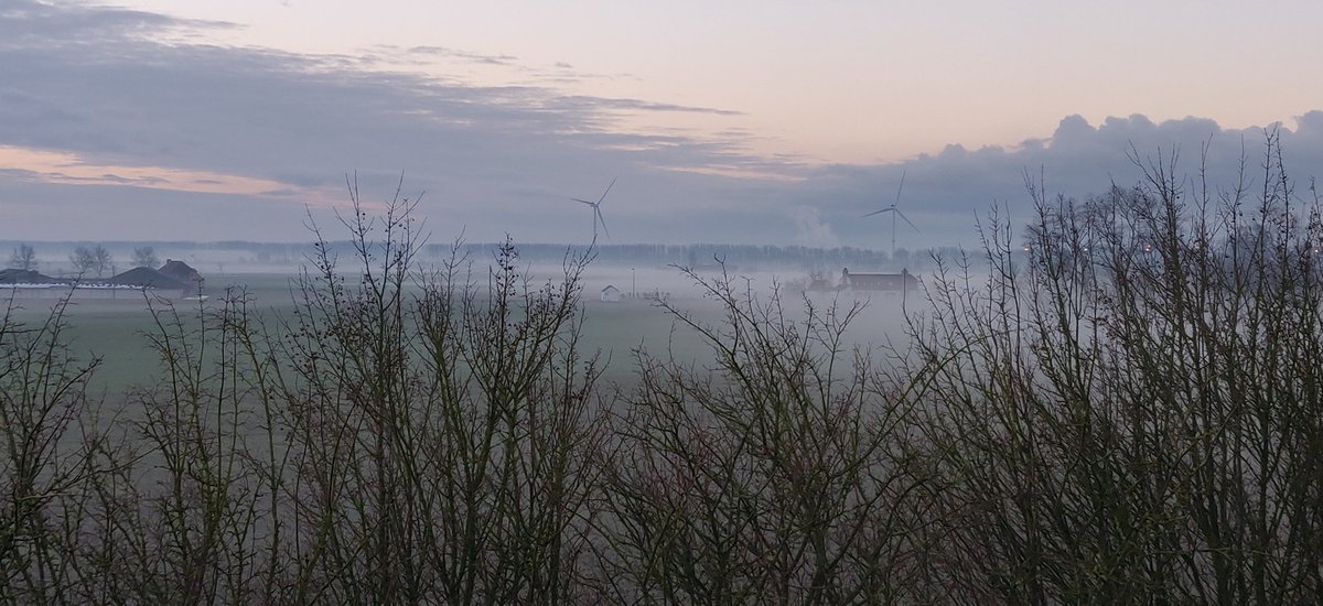 DaanPape's tweet photo. Knokke-Heist om 8u53 #vrtweer https://t.co/19Xkn6bUer