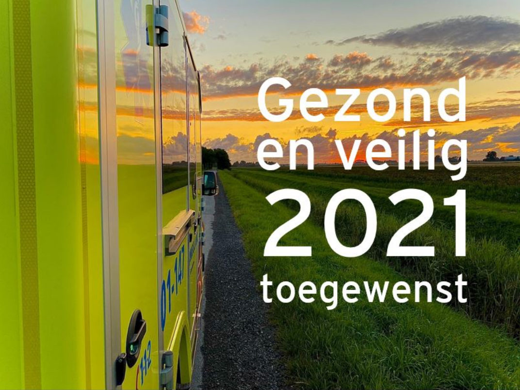 AmbulancezorgGR's tweet photo. Wij wensen iedereen een prachtige laatste dag van het jaar en de beste wensen voor 2021! 🚑
---------------------------
#samenbeter #dmvda #24/7paraat #oudennieuw #jaarwisseling #dag2020 #hallo2021 #ambulancezorg #debestewensen https://t.co/mBU9Ni83Ct