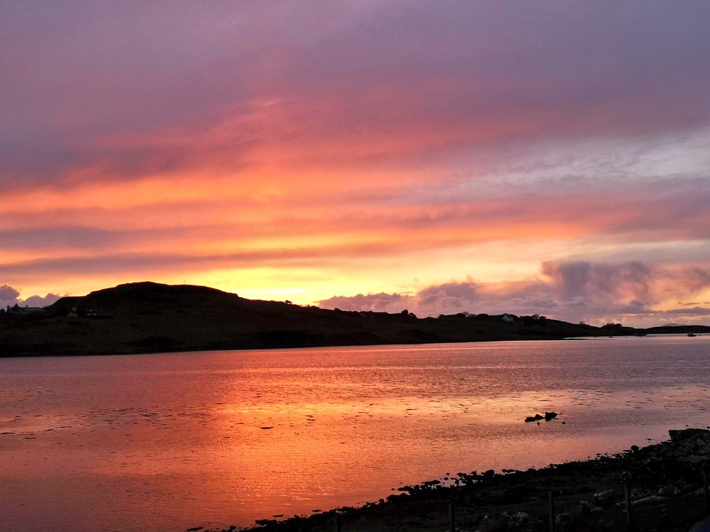 Dec 31 365/365
Looking to revisit places @candmclub when we are able to! 
As the sun sets (at Dunvegan) on 2020 we look forward to a Happy & Healthy 2021.
 #inspiringadventures 
#WeAreAllInThisTogether #coast #beach  #atouraroundtheworld  #Staycation2020 #scotland #NewYearsEve