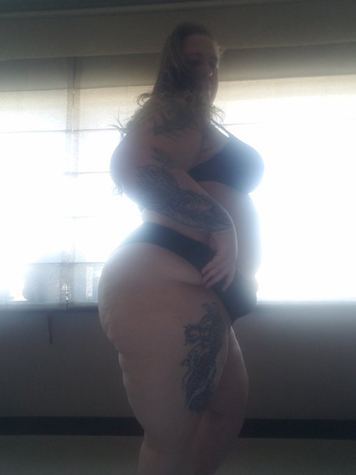 Crazy to think I've lost 45lbs since this photo was take https://t.co/3ZZoVT1IlO<a href="/tag/mvsales"class="tags"><span>#mvsales</span></a>