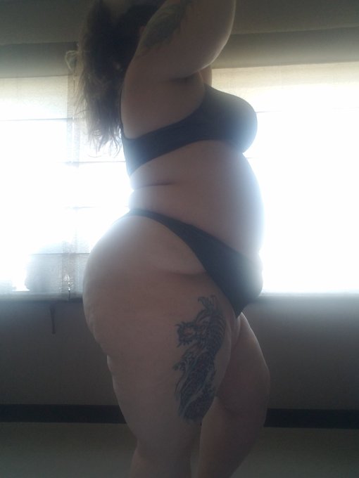 Crazy to think I've lost 45lbs since this photo was take https://t.co/3ZZoVT1IlO<a href="/tag/mvsales"class="tags"><span>#mvsales</span></a>