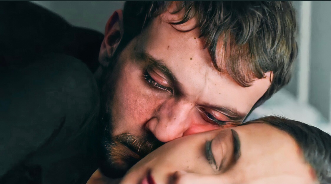 when he realized that yamac was with Efsun, Cumali tells yamac: “not that girl, it's impossible”, C does not know that yamac has fallen in love again and stronger than ever (and I say stronger than ever because yamac had many reasons not to fall in love with Efsun ++ #EfYam