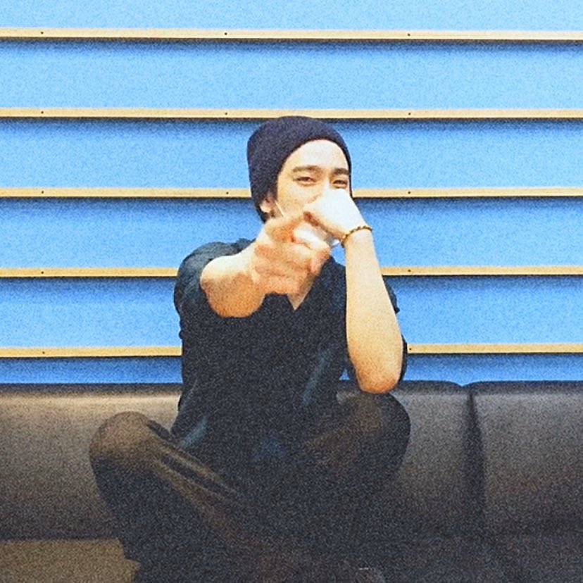 I‘d also like to mention that he donated to Australia and for flood victims in Korea, he also wore a bracelet earlier this year which‘s company supports poorly-fed children  #진영  @GOT7Official