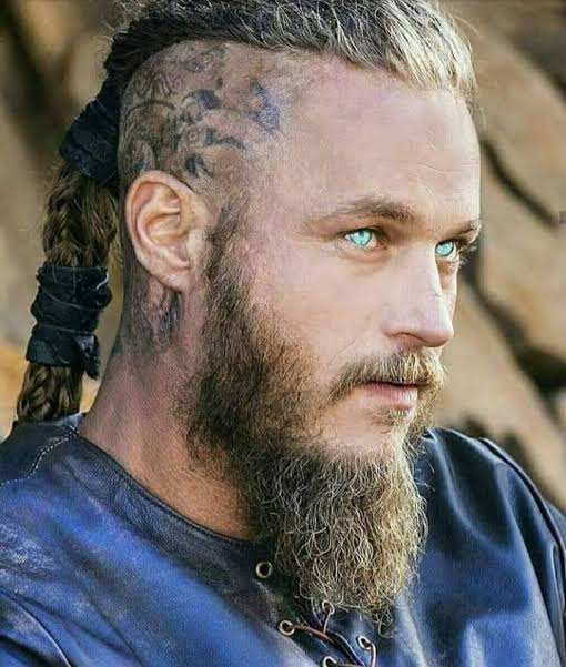 Thread of Warlords, who would you rather have lead your team to war? Khaleesi(GOT)  Vs  Ragnar Lothbrok(Vikings)