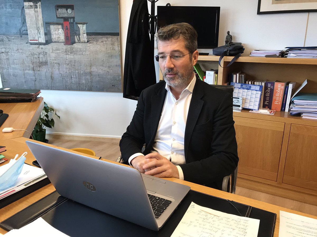 Lors d’une #visioconférence avec la <a href="/Prefet03/">Préfet de l'Allier</a> sur le possible #CouvreFeu18h j’ai montré ma totale #opposition en proposant le port du #masque obligatoire à l’extérieur que je réclame depuis un mois. Car #jesoutienslasanté #jesoutienslecommercelocal #vaccincovid #gestesbarrieres