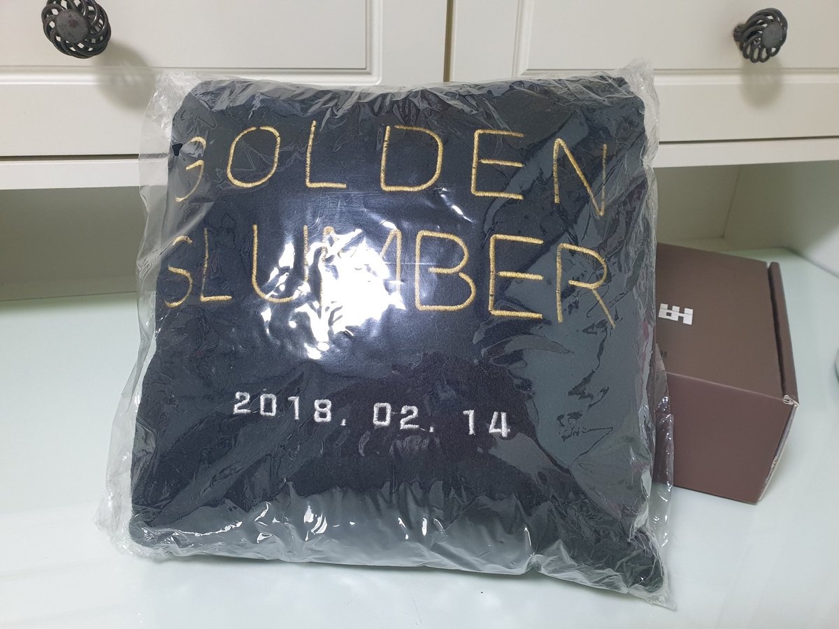 ugenij7280's tweet photo. RT 이벤트 (팔로워 한정 X, 동원팬 한정 O)

새해맞이/다가오는 강동원 배우 생일 기념 나눔합니다 ! 추첨을 통해 1분께 2018년 골든슬럼버 토크콘서트에서 받은 굿즈 풀키트와 특별상영 시 받은 골든슬럼버 쿠션을 드려요 😊 (키트 속 초콜릿은 드시면 위험해요😅)

당발 2021년 1월 3일(일) 21시 경 https://t.co/hqcs8iS8Af