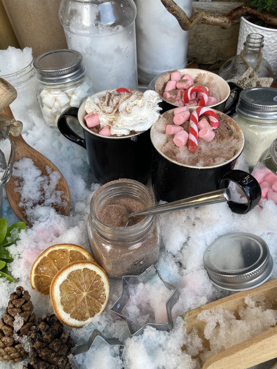 LottieMakes's tweet photo. Mud kitchen hot chocolate using snow ❄️🤍☃️🌿🍫☕️

#mudkitchen #snow #snowday #snowplay #playtime #outdoorplay #mudpie #frozen #icekitchen #hotchocolate #earlyyears #invitationtoplay #playandlearn #trayplay #cosytuffspot #toddlerplay #toddlerfun #mumof3 @cosydirect https://t.co/CIWGhY4jca