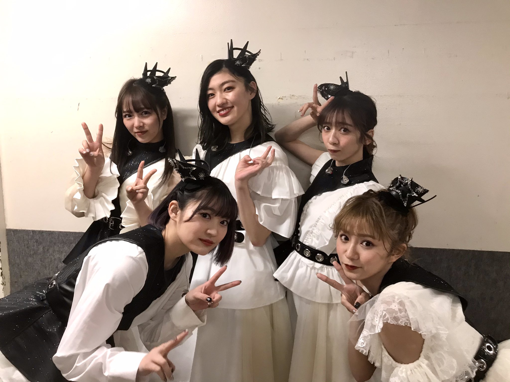 私立恵比寿中学 エビ中 今日のエビ中のスケジュール ももいろ歌合戦 Now Tvk 関内デビル生放送 配信 23 30 25 00 エビ中youtubeにて生配信 25 15 です ２０２０年最後までお付き合いよろしくお願いします Ebichu エビ中