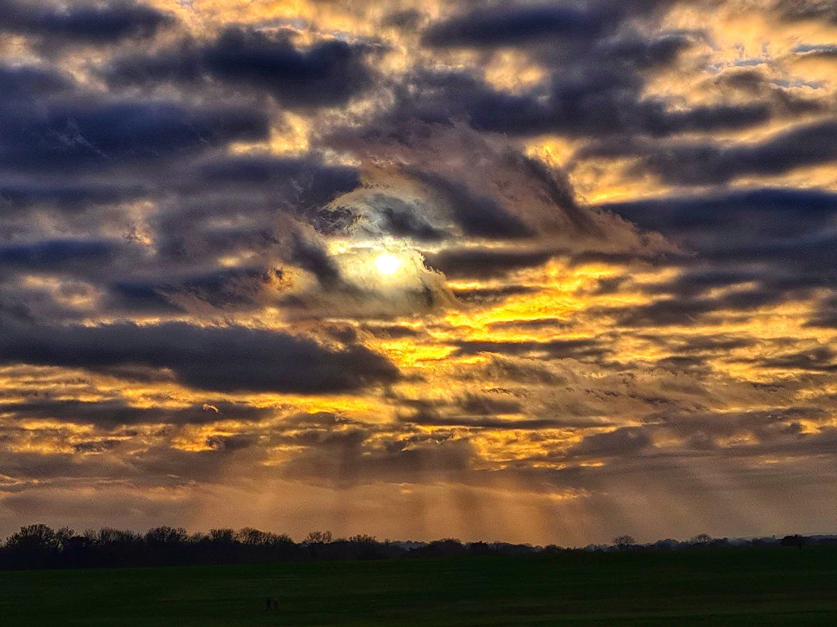 Thread Recommended for great pics (weather & astro) @DavidBflower @StargazerRob @sjb_astro @cpl43uk  @CathAdams1973 @GP_O11  @DaydreamAstro @ruths_gallery @Stephencheatley @BenJamesPhotos @Joeynoble @Liam_Ball92 @andy_stones @V_greys @StormHour  @StormHourMark+ Many others