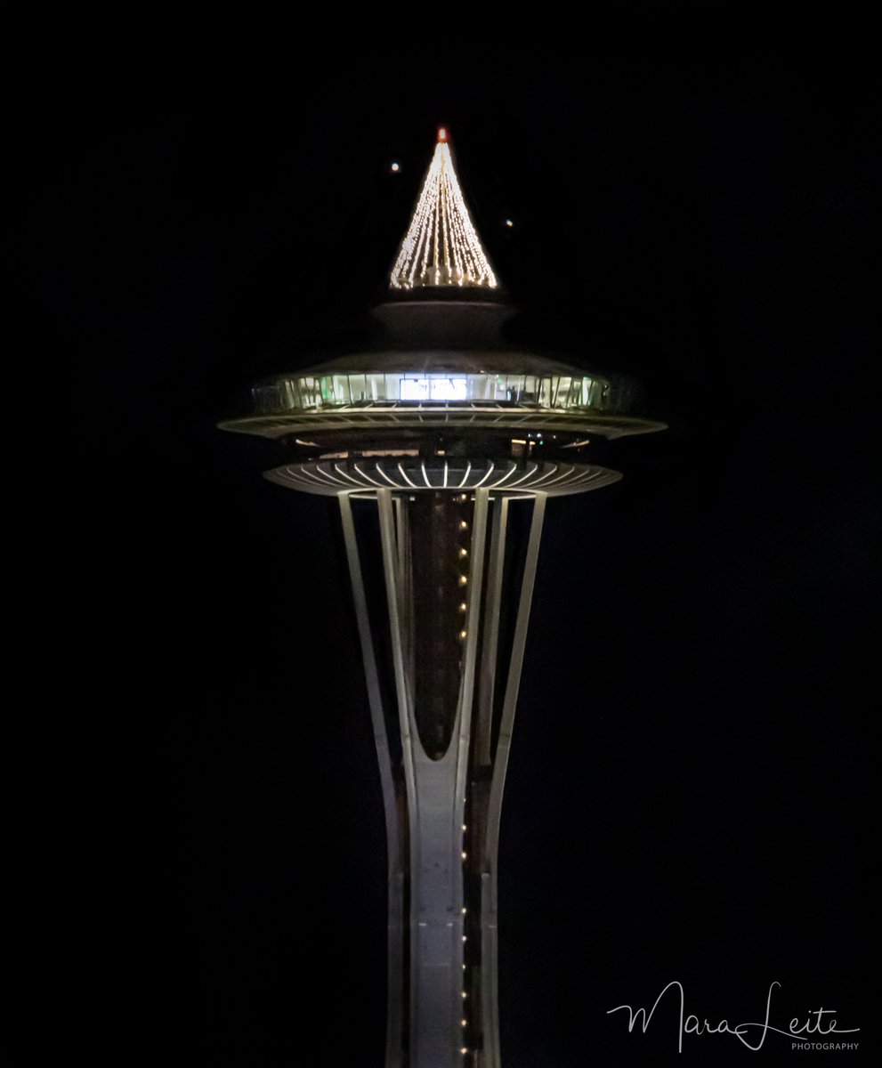 The #GreatConjunction with the @space_needle! Jupiter on the left and Saturn on the right. 🪐