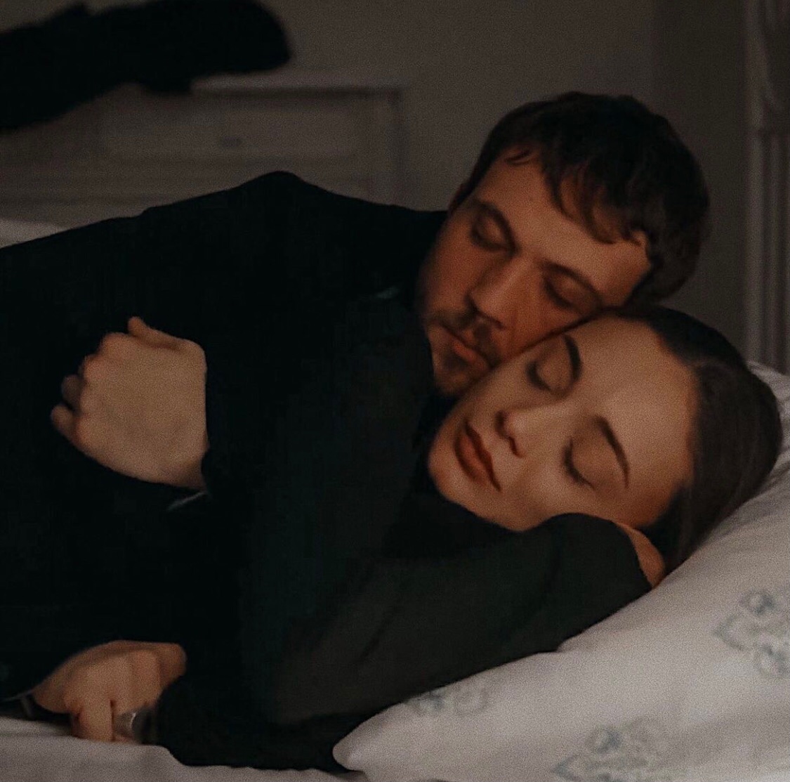 In conclusion: Despite the words of cumali when referring as impossible about the relationship between yamac and efsun, yamac did not hesitate to go to the woman he loves. For the first time, yamac thought about him and not cukur, and the reason was EFSUN. END  #EfYam