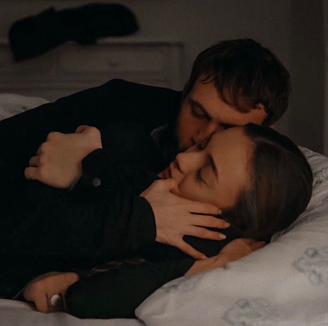 In conclusion: Despite the words of cumali when referring as impossible about the relationship between yamac and efsun, yamac did not hesitate to go to the woman he loves. For the first time, yamac thought about him and not cukur, and the reason was EFSUN. END  #EfYam