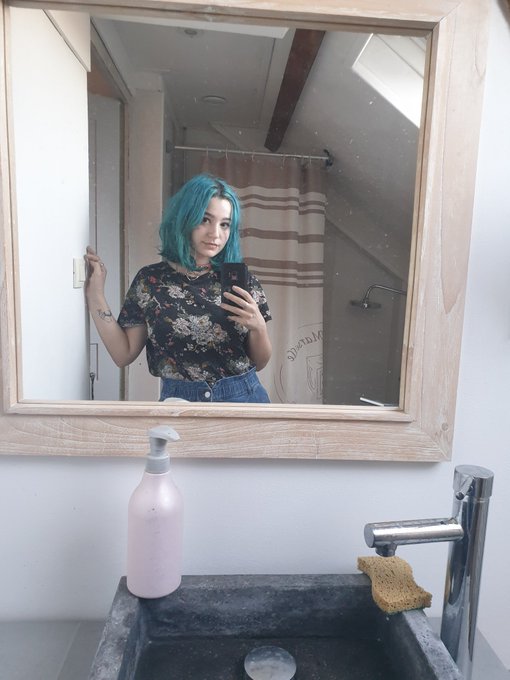 Bon r&eacute;veillon mes petits poulpis ! 🦑🌈 https://t.co/oBmvS8XBXx