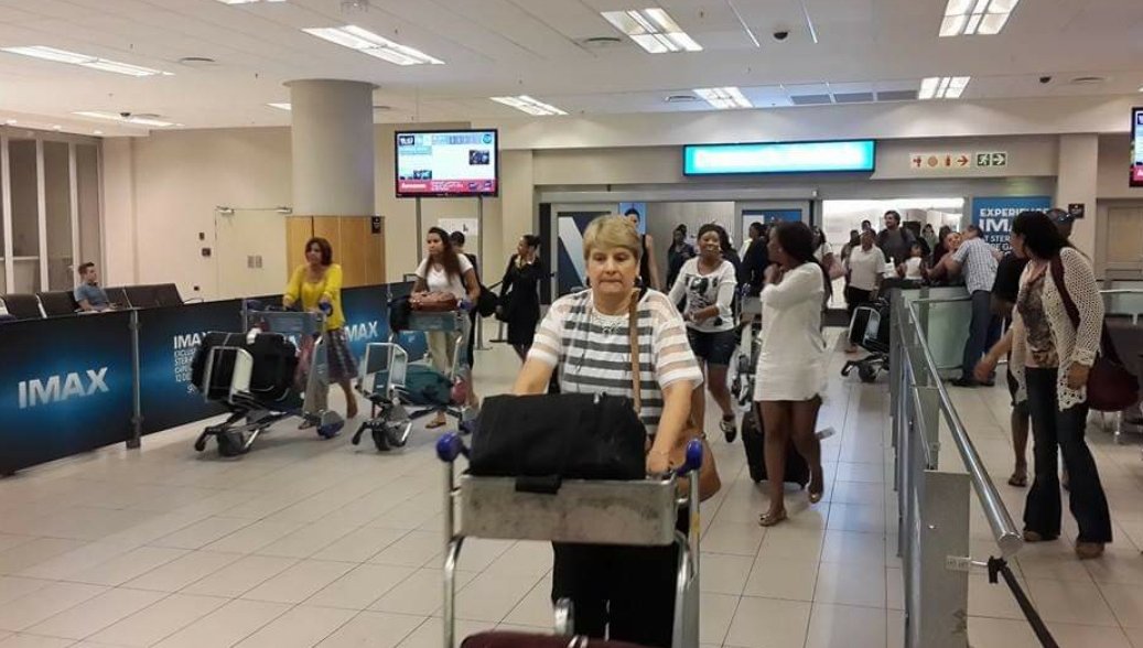 "Covid-19 is spreading &amp; we need to stay safe this festive season. Make smart choices that won't spread the virus to someone who could get seriously ill" - Western Cape Gov.
(Photo of Cape Town Airport back in 2014)