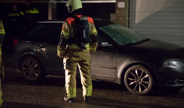 Auto vernield in Langdonk; Politie gaat uit van beschadiging door vuurwerk - ..