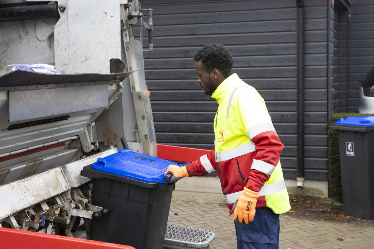 Op nieuwjaarsdag, 1 januari, halen wij geen afval aan huis op. Kijk voor jouw ophaaldagen in het nieuwe jaar op mijnafvalwijzer.nl of de Afvalwijzer-app.