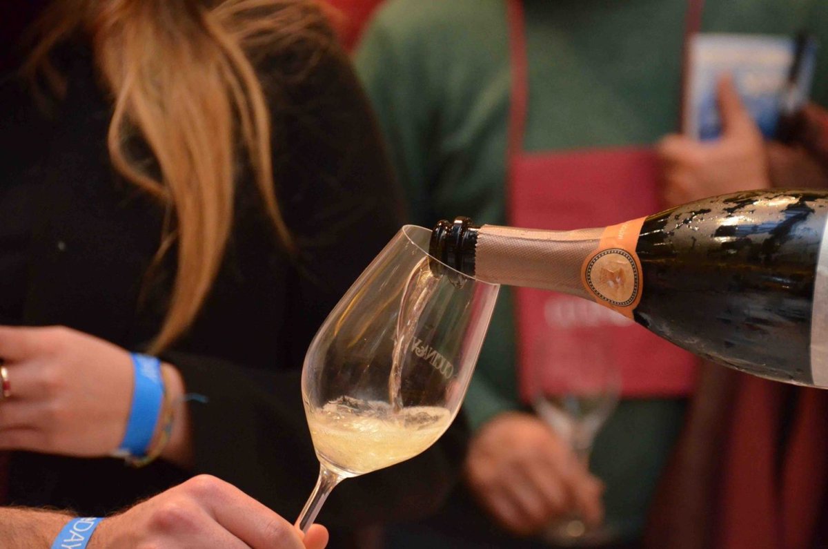 Capodanno 2021, 30 bollicine italiane eccellenti per accogliere al meglio l'anno che verrà, selezionate tra le 5 sfere di Sparkle 2021 per il loro particolare e vantaggiosissimo rapporto tra prestazione in guida e prezzo #buonanno  #sparklemonth #bollicine
cucinaevini.it/capodanno-2021…