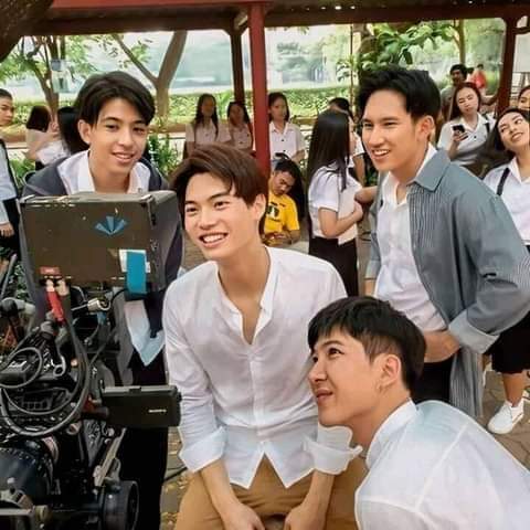 Inthupha2's tweet image. ขอบคุณนะที่มาเป็นความสุขในปีนี้
เเละจะเป็นความทรงจำที่ดีที่สุด
ตลอดไป
พวกเราคิดถึงพวกเธอมากนะ
กลับมาเป็นของขวัญปีใหม่ให้พวกเราก็ได้นะ
คิดถึงเสมอ สารวัตร&amp;amp;ไทน์😢💗