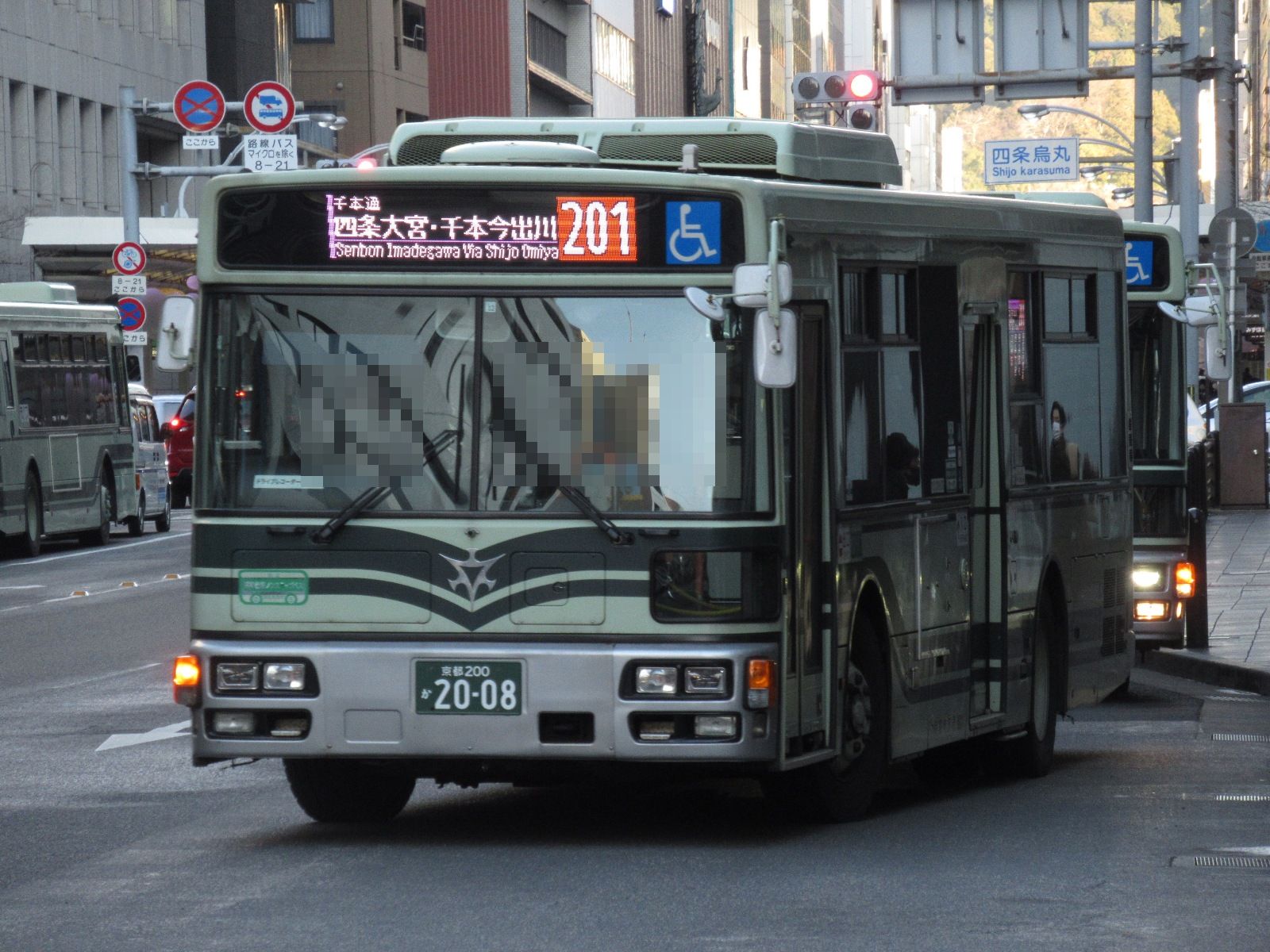 ট ইট র ｉｋｙｓ 年12月31日 京都市バス 四条烏丸 No 13 京都市交通局 京都市バス １ ４枚目 ２０１系統 1155 1143 08 1999