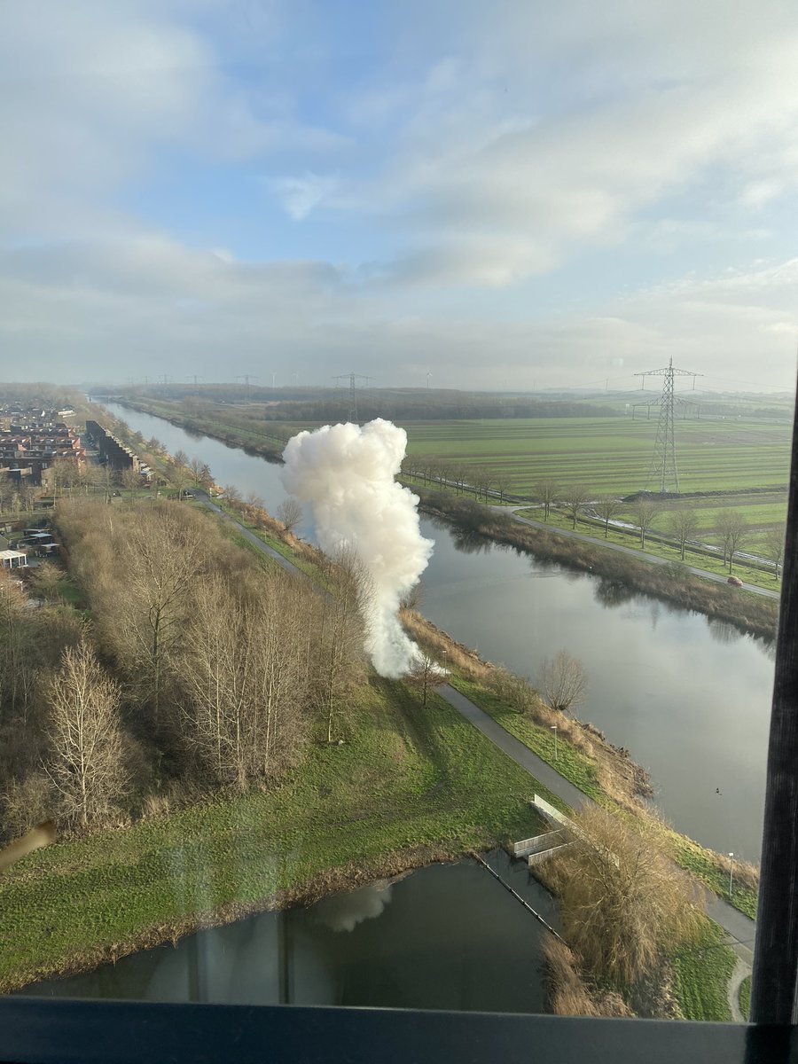 ga_ruiter's tweet photo. @Politie_Almere dit was een enorme knal gehoord en gezien vanaf Isla Margaritastraat (15 hoog) https://t.co/wTKqkTYoRa