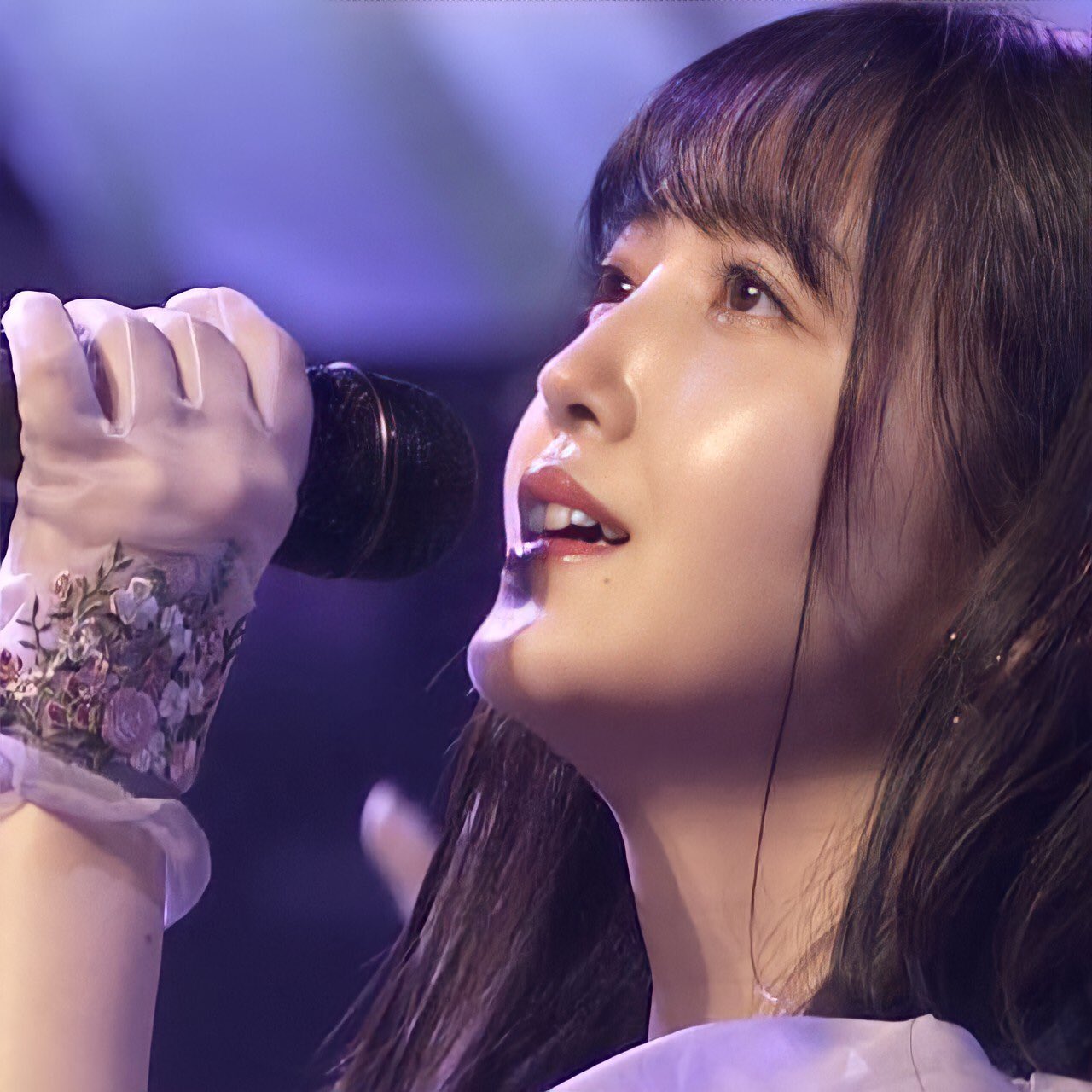 めるも 目尻と口角を結んだラインにハイライトを入れてみたら横から見た時の顔の余白が減る いつも正面から見た 顔の余白隠ししかしてなかったから平面顔横顔ブスになってたんだけど 正面も横も盛れて凹凸もハッキリするからやらないと損