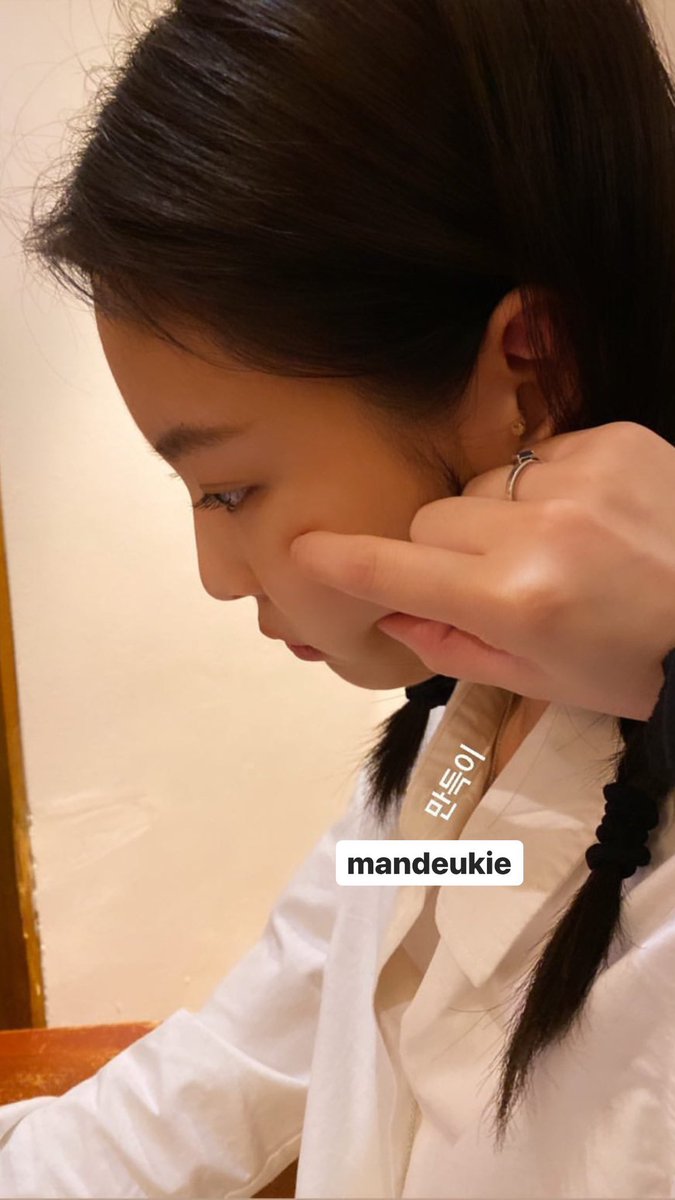 Q : jendeukie vs jenmanduJisoo : mandeukie