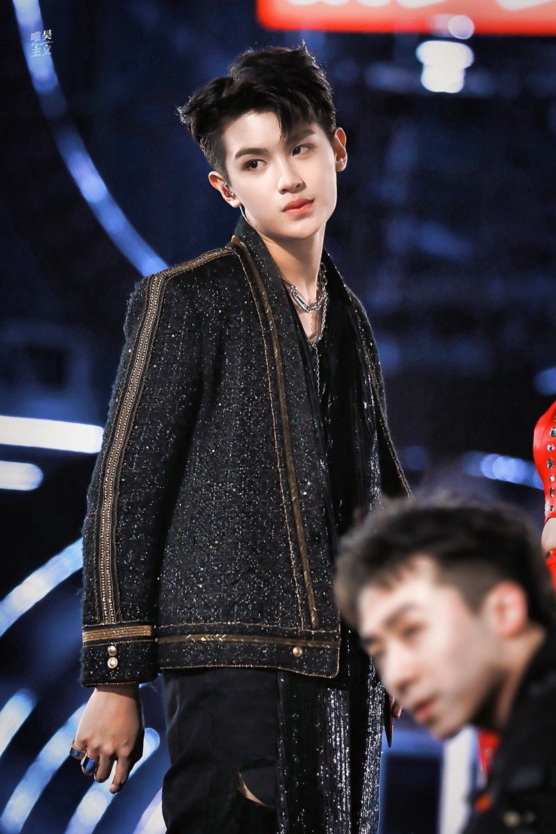 YH_NEX7's tweet photo. Justin @ Hunan TV's New Year's Countdown Concert
201231 ⋮ © 唯昊主义ONLY_jjjustin0219 

『 #YH_NEXT #YUEHUA #NEX7 
     #黄明昊 #Justin #HuangMingHao
     #乐华NEXT #NinePercent 』 https://t.co/ihyVEcF9mE