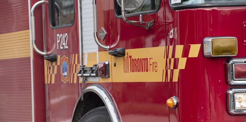 SAD NEWS: Woman found dead inside #WestTO house engulfed by flames - bit.ly/3rQfid1
#OakwoodVaughan #Toronto 
@Toronto_Fire @torontopolice @ONFireMarshal @ChiefPeggTFS