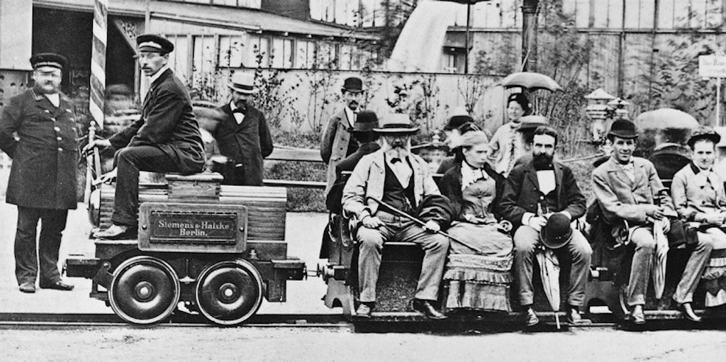 первая организация в мире. ламповый компьютер ibm 604. конвейер форда 1913. вернер сименс электровоз. Ibm 1924.