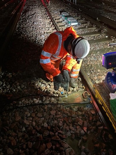 Cables are also a source of delay for passengers when they go wrong, and that's why our team was out throughout Christmas working just on them, in the busiest section of our railway. It didn't involve the big cranes or engineering trains, but it's so, so important. /5