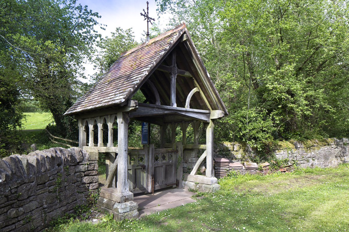 To enter some churchyards, you have to pass under a small shelter. Often they incorporate a stone platform and seats. They’re known as lychgates, and traditionally, bodies were kept here before burial.   Its name comes from the Old English word for a corpse - 'lic'.  #thread