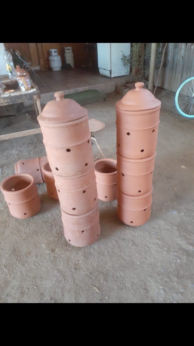 Quería contarles también que todas nuestras composteras están hechas por artesanos de Pomaire que lamentablemente por la pandemia se han visto muy afectados