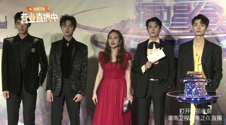 MeteorGardenBR's tweet photo. #DarrenChen #CaesarWu #ConnorLeong e #DylanWang na entrevista antes do concerto de ano novo da Hunan TV! 🗣 https://t.co/20JQcttRFg