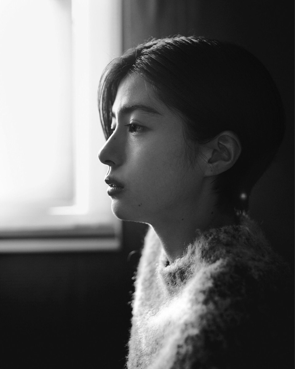 佐久間由衣スタッフ 公式 一回寝たらもう２０２０年ではなくなってるんだ なぁ 色んな期待と 悩みと 不安と 希望と 沢山の想いを この数字に重ねた一年でした 新しい自分とも 出会っていきたい 応援してくださってる皆さん 本当にありがとう