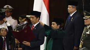 Kehadiran Jokowi pada 2014 sebagai Presiden Republik Indonesia kemudian ditandatanganinya perjanjian iklim Paris 2015 dan disematkannya nikel pada teknologi baterai oleh Tesla yang membuat mineral bumi bernama nikel itu tiba-tiba menjulang seolah berbicara tentang takdir.