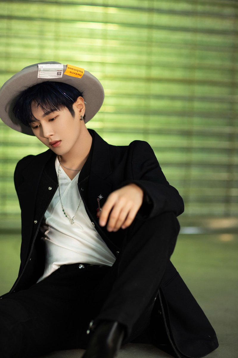 wenhan94_'s tweet photo. 李汶翰0722_OFFICIAL weibo update 

handsome!!! 😍😍😍

🔗: https://t.co/PH9l1sfkhq https://t.co/be8oPR05Iv