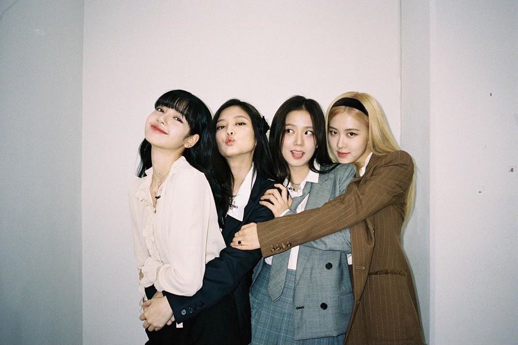 BBU_BLACKPINK's tweet photo. It was a successful year for @BLACKPINK and BLINK this 2020! Thank you so much for working so hard this year, for releasing The Album, for giving us various content, and for making our 2020 happily. We love you 🖤💗

Let’s all work harder this 2021! Fighting! #ThankYou_BLACKPINK https://t.co/b5WBBkHZJK