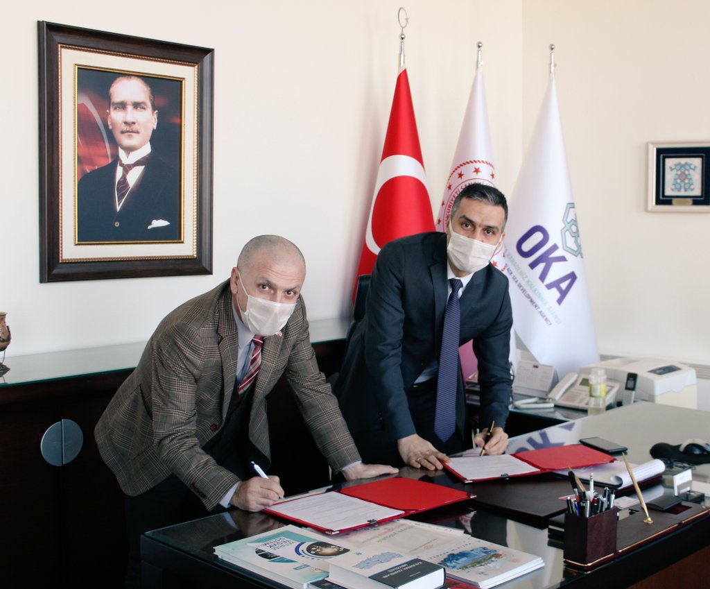 okakalkinma's tweet image. 2020 yılının son imzasını #CMDP Cazibe Merkezlerini Destekleme Programı ile desteklenen #SAMLAB&apos;ın Kapasitesinin Geliştirilmesi Projesi için attık. Hayırlı olmasını temenni ederiz.  
@TCSanayi @KalkinmaAjansGM @TSEKurumsal