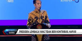 Anasir-anasir jahat itu belum semua lepas dari tubuh persatuan kita dalam NKRI. Tak lagi terlalu kuat setelah selama 6 tahun disayat perlahan oleh Jokowi, mungkin benar, namun tak lagi dapat bangkit, jelas teledor.