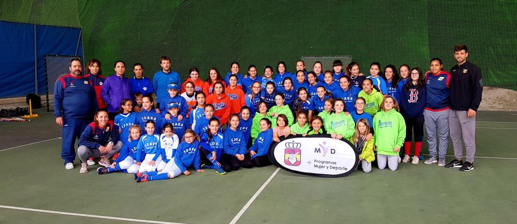 NavarraBeisbol's tweet photo. Terminamos el año con anuncio de puesta en marcha de la #LISF #LigaInterautonomicaSofbolFemenino, inicio Febrero'2021. Info e inscripción en https://t.co/BZMjVfmAGJ @deporte_na @RFEBS @deportegob @Deporte_navarro https://t.co/oyWgfZh3po