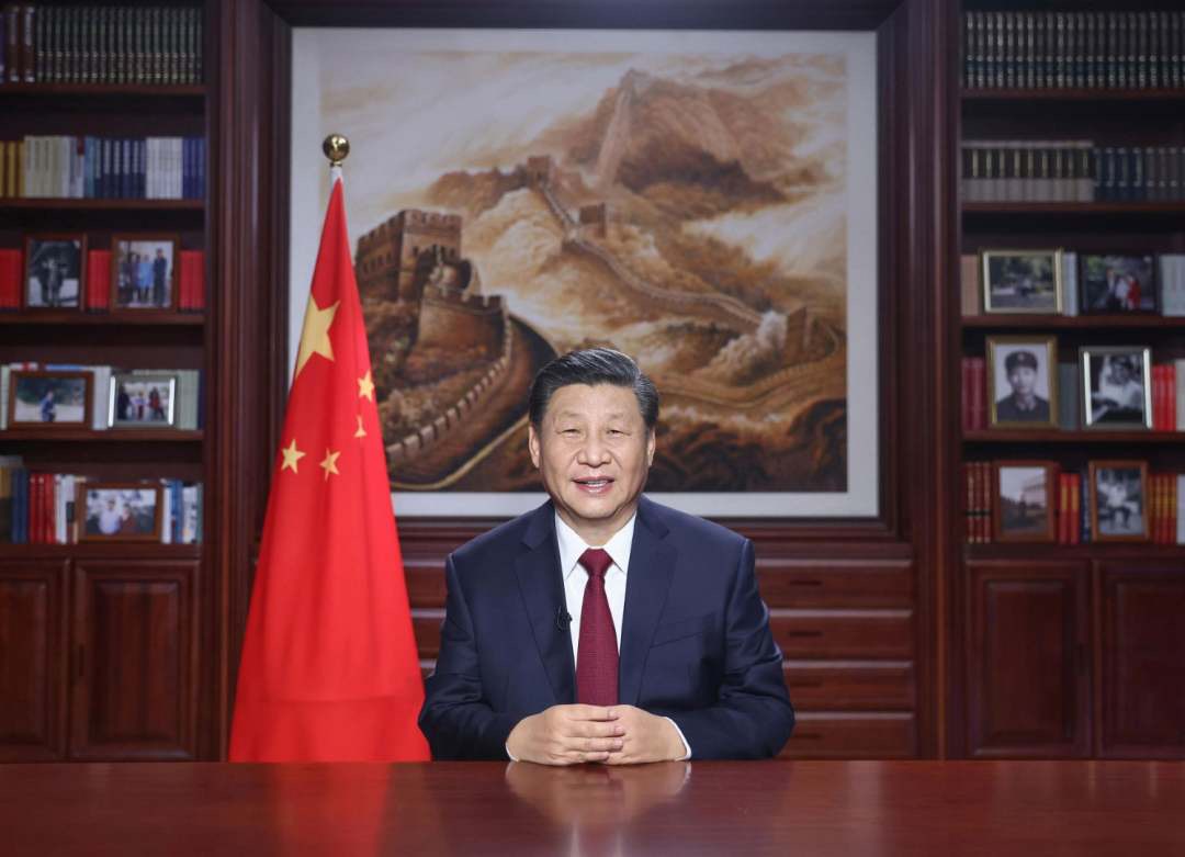 PDChinese's tweet photo. 【2021新年賀詞完整視頻來了！國家主席習近平發表二〇二一年新年賀詞】習近平2021新年賀詞↓↓轉發，收藏！https://t.co/qf5tXsrxNA https://t.co/QuycKXQ4iP