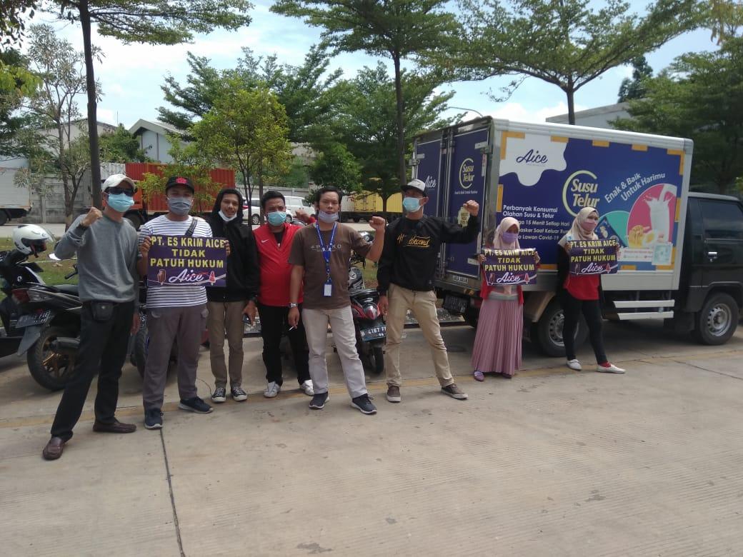 misbakhulkhulum's tweet photo. Sampai kapanpun tetap boikot AICE sebelum tuntutan buruhnya di Penuhi.
#AicePHKsepihakBuruhHamil
#KeadilanUntukBuruhAice
#StopMakanEskrimAice https://t.co/3K1DsD4uGq