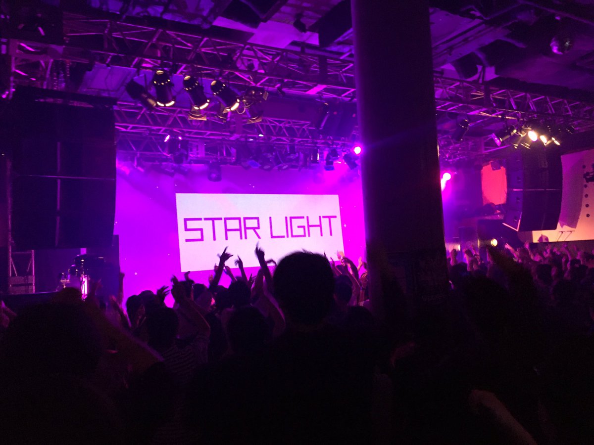 baru_og's tweet photo. 今年のV振り返りは #VR01 のインパクトがでかすぎて、星乃さんの歌めっちゃすごかったし、朝ノ姉妹のMASAKARIもすごかった。
ワンマンライブも良かった...あとはポップアップストアのおかげでグッズがいっぱい増えました(^^)
#星乃めあ #朝ノ姉妹 https://t.co/RhHcbHkLdc