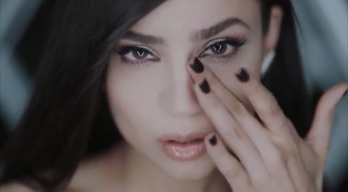 sofisperfect's tweet photo. thank you sofia for making our 2020 better with the song #GuessImALiar ! this song is actually my favorite song by you for now! i love you so much and thank you!🥺🖤🖤🖤
#SofiaCarsonSavedOur2020 https://t.co/vdGJjy3Vne
