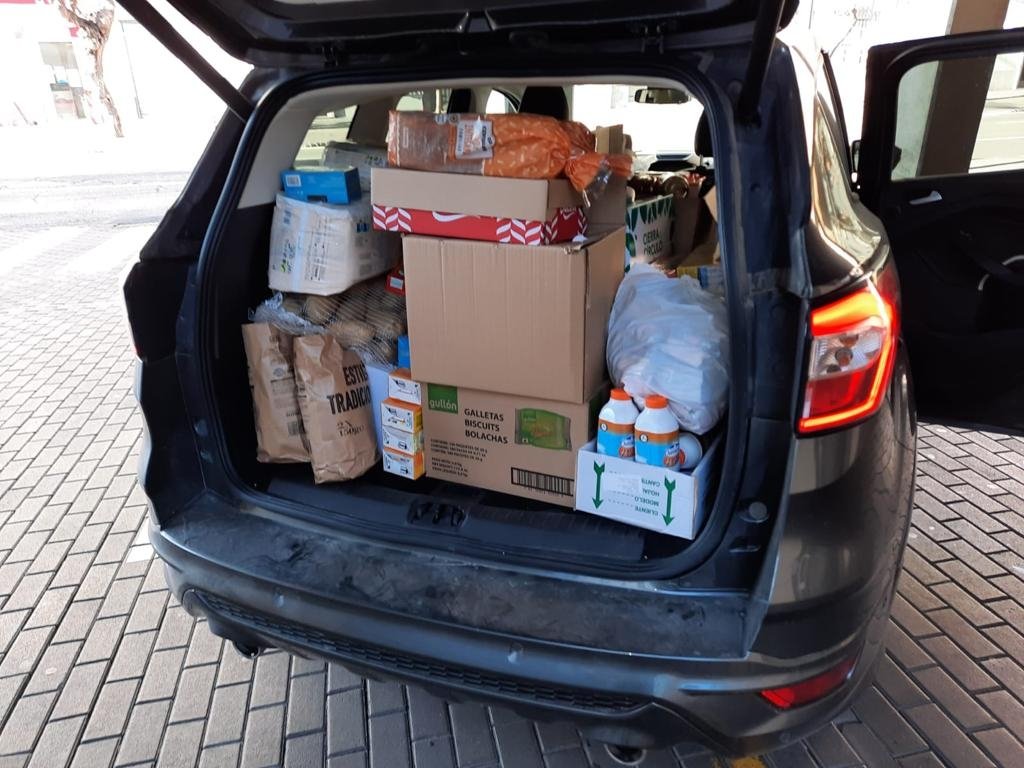 Area7ReinaSofia's tweet photo. Primera entrega al #BancoDeAlimentos de @CaritasRMurcia en @Area7ReinaSofia

Grandes en @ucireinasofia @cremades_isabel, luchando sin descanso contra la #COVIDー19 y con tiempo para ayudar a reponer los bancos de alimentos de la #Región, tan desabastecidos estos días. https://t.co/PS1FZiw0sm