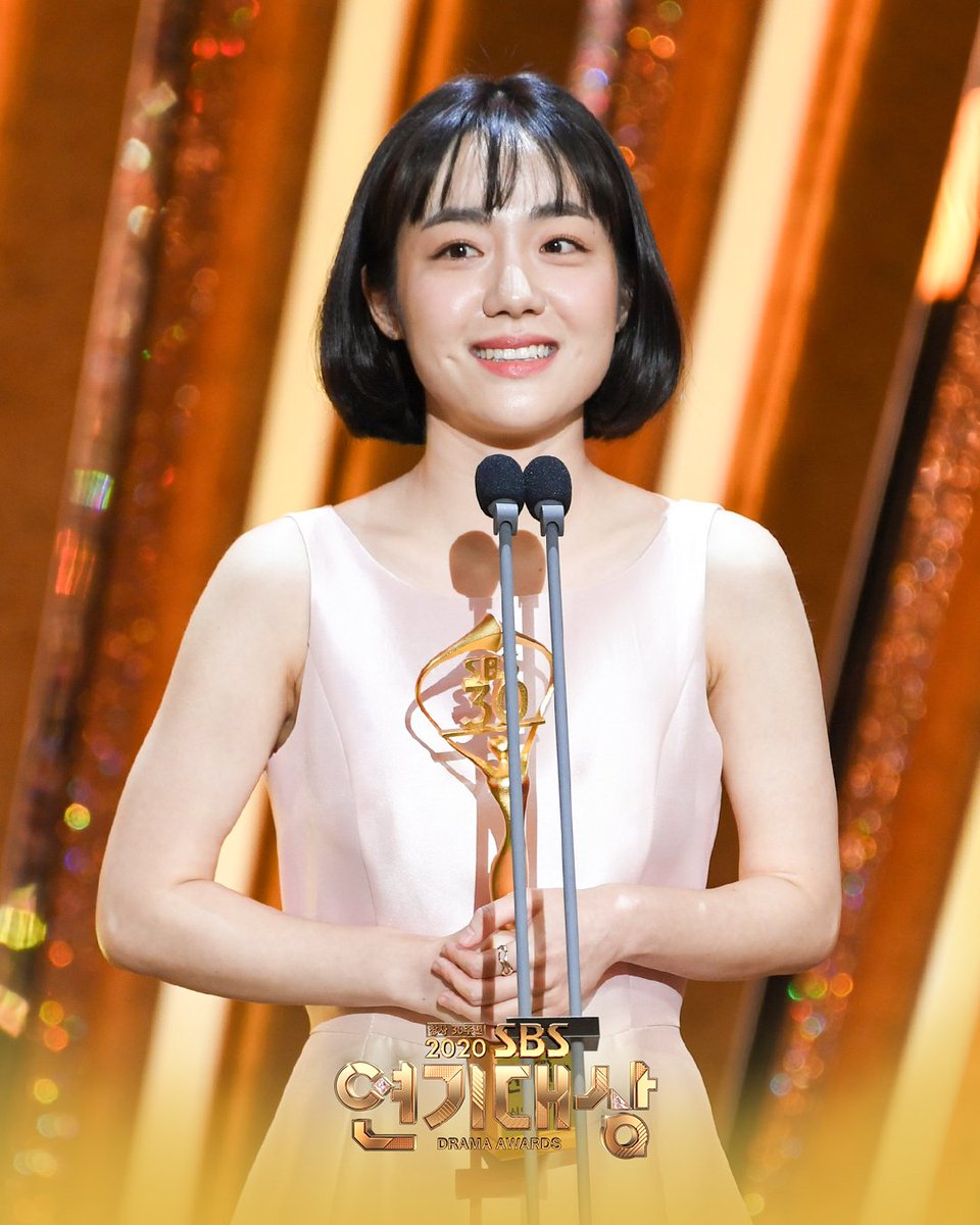 Best New Actors 

#JoByungKyu dari #StoveLeague
#SoJooYeon dari #DrRomantic2

Selamat 😍 #SBSDramaAwards2020
